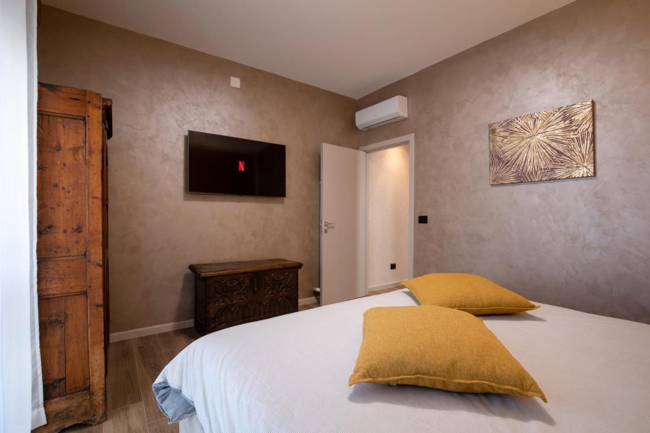 La Lupa Apartment - In The Heart Of Aosta With Car Box Exterior photo